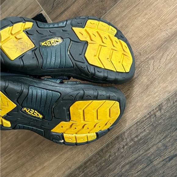 Keen big kids sandals - Picture 2 of 4